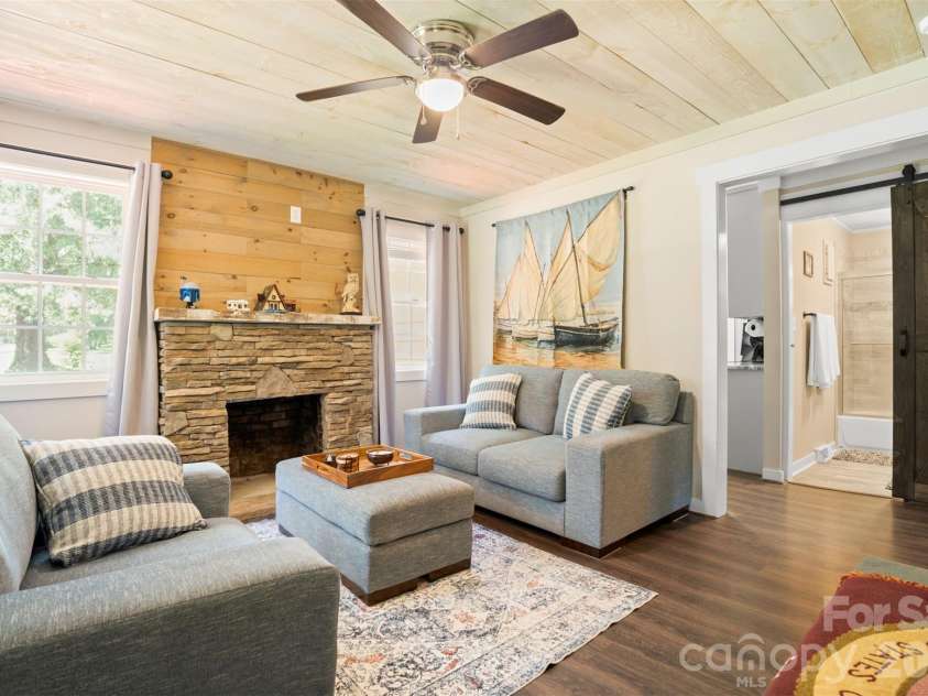 7193 Kershaw Camden Highway, Kershaw, SC 29067.  MLS# CAR4399543, YatesRealty ID 35821. Living Room