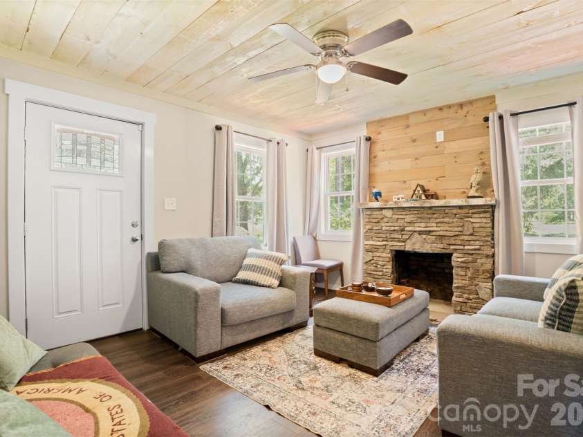 7193 Kershaw Camden Highway, Kershaw, SC 29067.  MLS# CAR4399543, YatesRealty ID 35821. Living Room
