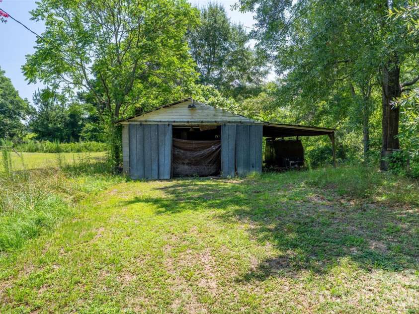 7193 Kershaw Camden Highway, Kershaw, SC 29067.  MLS# CAR4399543, YatesRealty ID 35821. Outbuilding