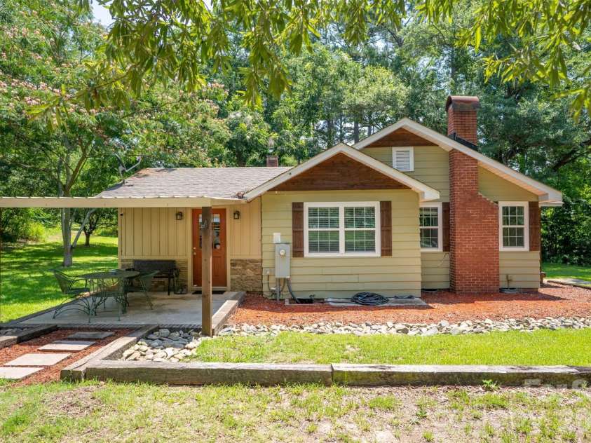 7193 Kershaw Camden Highway, Kershaw, SC 29067.  MLS# CAR4399543, YatesRealty ID 35821. Side of Home