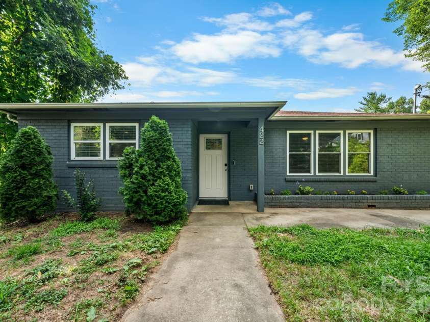 422 Arlington Circle, Lenoir, NC 28645.  MLS# CAR4397649, YatesRealty ID 35824. 