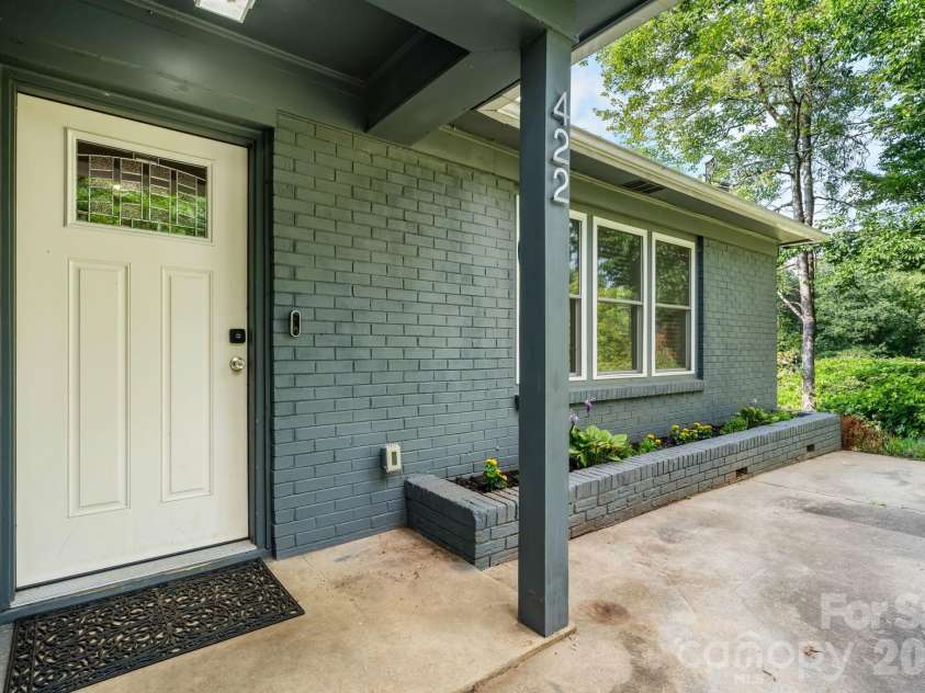 422 Arlington Circle, Lenoir, NC 28645.  MLS# CAR4397649, YatesRealty ID 35824. 
