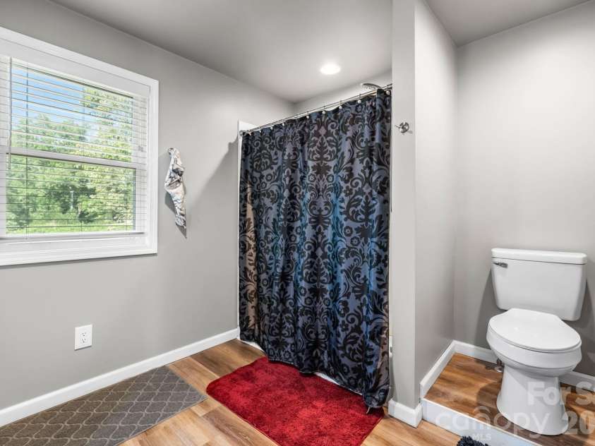 422 Arlington Circle, Lenoir, NC 28645.  MLS# CAR4397649, YatesRealty ID 35824. 