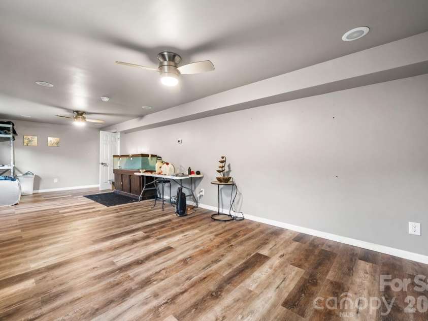 422 Arlington Circle, Lenoir, NC 28645.  MLS# CAR4397649, YatesRealty ID 35824. 