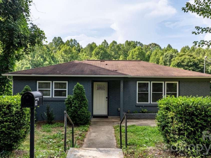 422 Arlington Circle, Lenoir, NC 28645.  MLS# CAR4397649, YatesRealty ID 35824. 