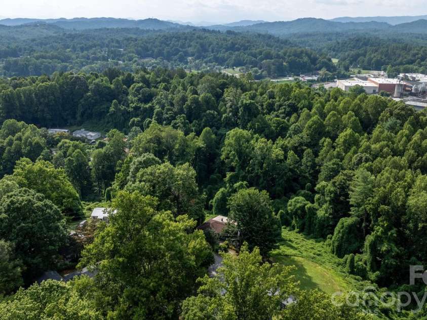 422 Arlington Circle, Lenoir, NC 28645.  MLS# CAR4397649, YatesRealty ID 35824. 