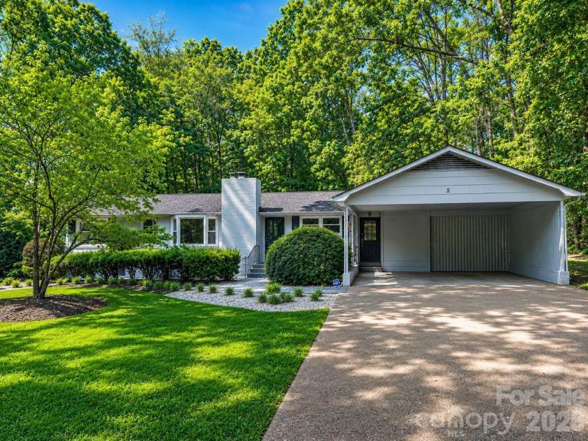 2 Lynwood Circle, York, SC 29745.  MLS# CAR4399487, YatesRealty ID 35825. 