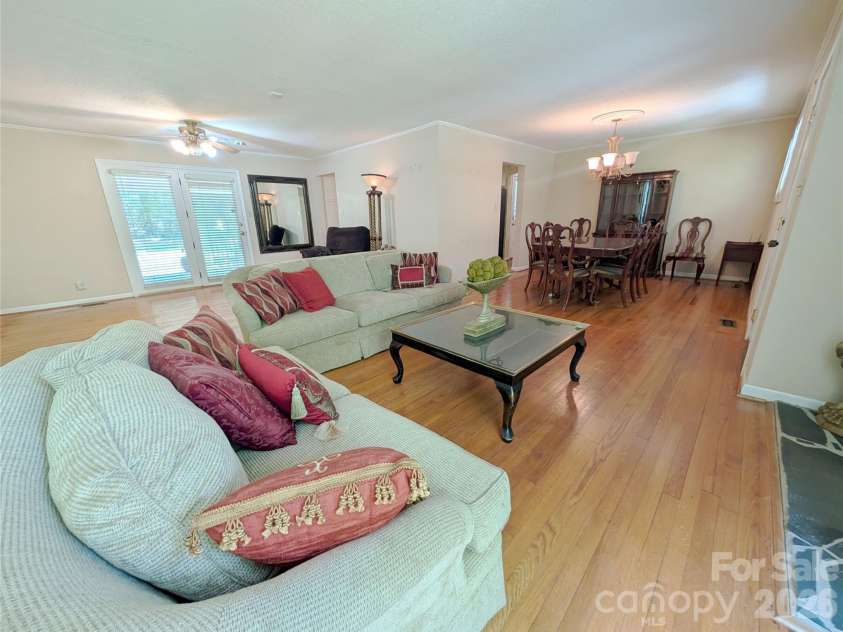 2 Lynwood Circle, York, SC 29745.  MLS# CAR4399487, YatesRealty ID 35825. 