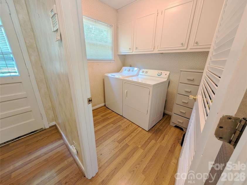 2 Lynwood Circle, York, SC 29745.  MLS# CAR4399487, YatesRealty ID 35825. Laundry Room