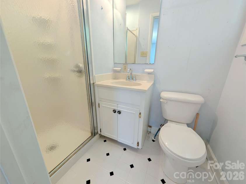 2 Lynwood Circle, York, SC 29745.  MLS# CAR4399487, YatesRealty ID 35825. Primary Bathroom