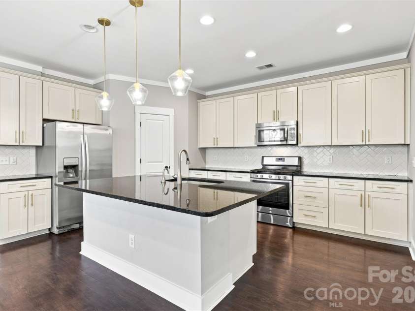 2104 Woodward Avenue, Charlotte, NC 28206.  MLS# CAR4392627, YatesRealty ID 35826. 