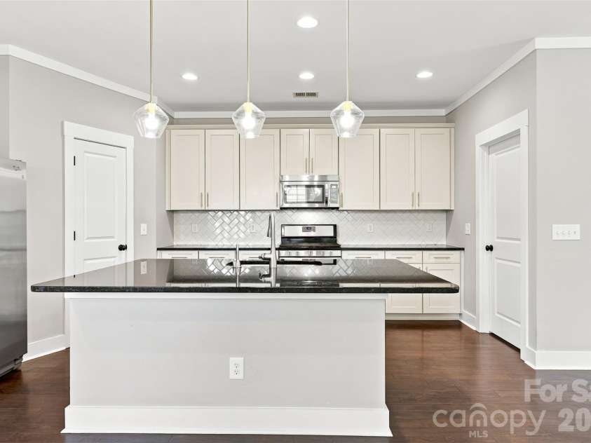 2104 Woodward Avenue, Charlotte, NC 28206.  MLS# CAR4392627, YatesRealty ID 35826. 