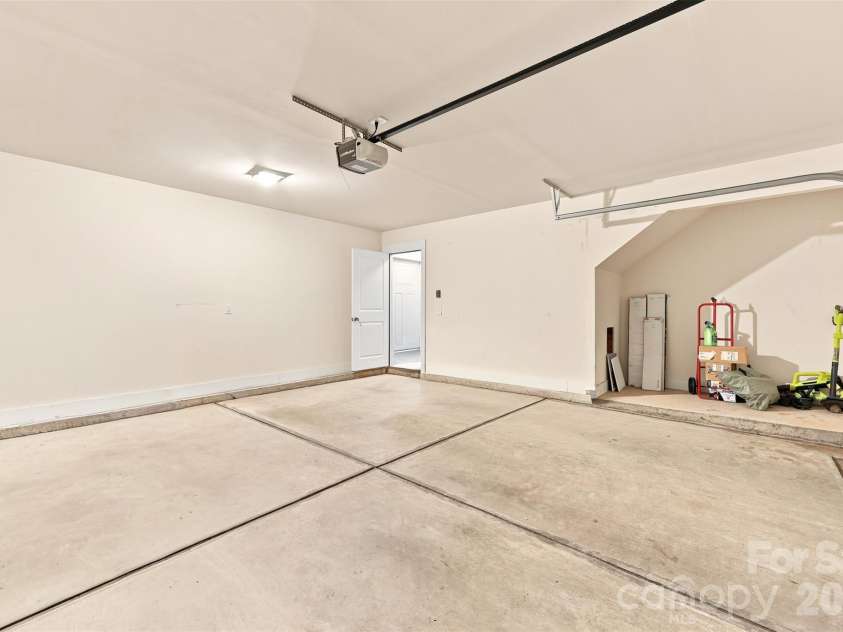 2104 Woodward Avenue, Charlotte, NC 28206.  MLS# CAR4392627, YatesRealty ID 35826. 