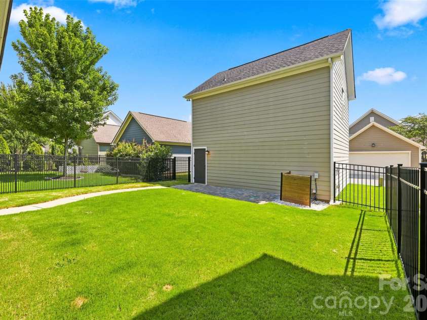 2104 Woodward Avenue, Charlotte, NC 28206.  MLS# CAR4392627, YatesRealty ID 35826. 
