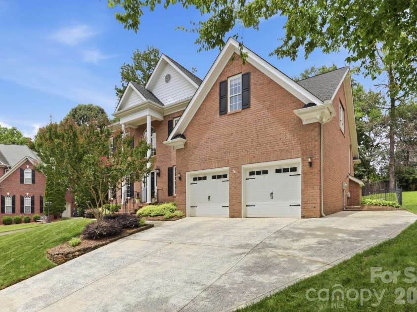 7011 Edenderry Drive, Charlotte, NC 28270.  MLS# CAR4397470, YatesRealty ID 35827. Expanded driveway and oversized garage