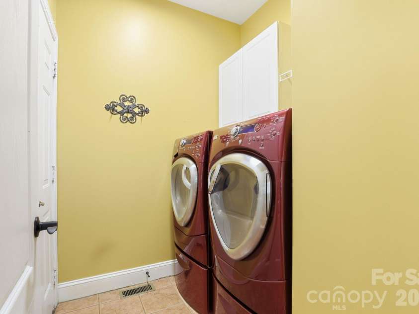 7011 Edenderry Drive, Charlotte, NC 28270.  MLS# CAR4397470, YatesRealty ID 35827. First floor laundry with front loading washer and dryer