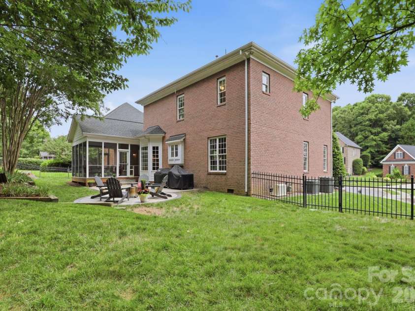 7011 Edenderry Drive, Charlotte, NC 28270.  MLS# CAR4397470, YatesRealty ID 35827. Fully fenced back yard