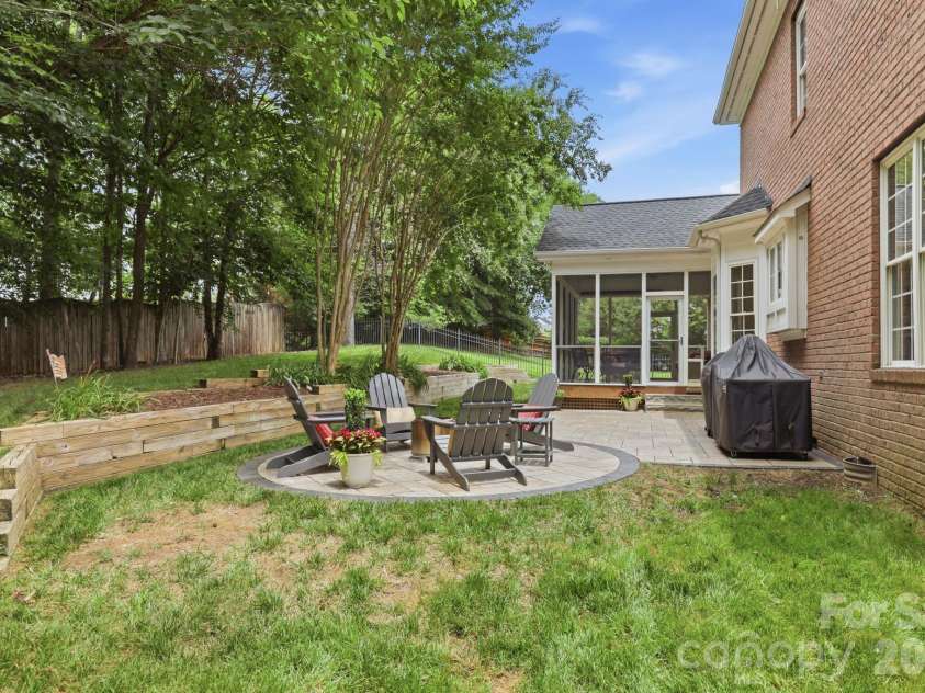 7011 Edenderry Drive, Charlotte, NC 28270.  MLS# CAR4397470, YatesRealty ID 35827. Level back yard