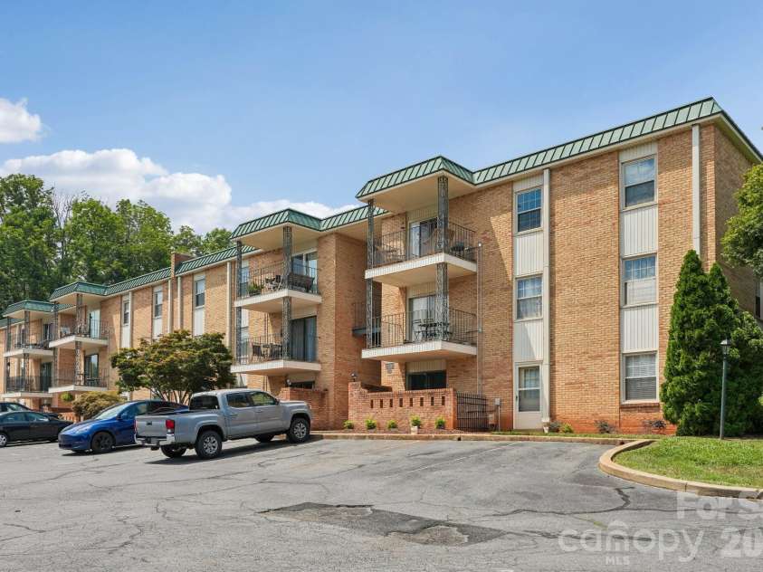 4736 Hedgemore Drive, Charlotte, NC 28209.  MLS# CAR4398402, YatesRealty ID 35829. 
