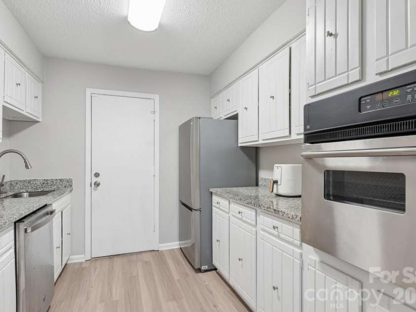 4736 Hedgemore Drive, Charlotte, NC 28209.  MLS# CAR4398402, YatesRealty ID 35829. 
