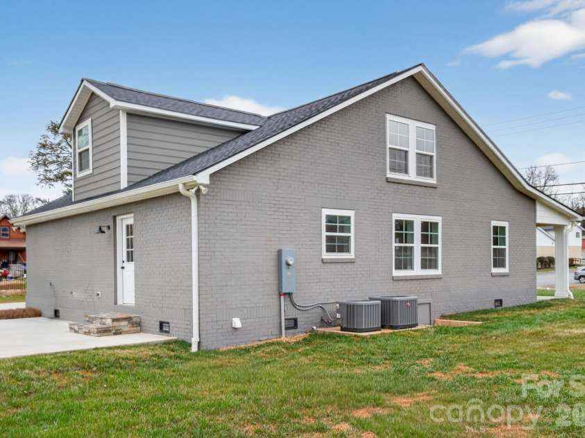 109 Main Street, Granite Falls, NC 28630.  MLS# CAR4341222, YatesRealty ID 3583. 