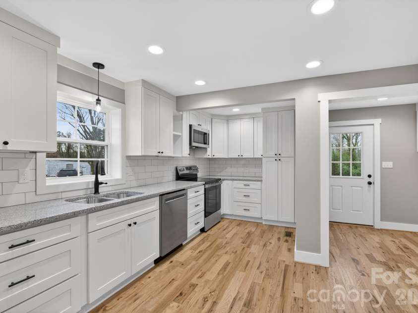 109 Main Street, Granite Falls, NC 28630.  MLS# CAR4341222, YatesRealty ID 3583. 