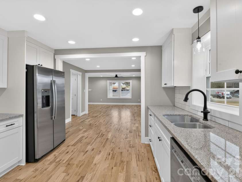 109 Main Street, Granite Falls, NC 28630.  MLS# CAR4341222, YatesRealty ID 3583. 