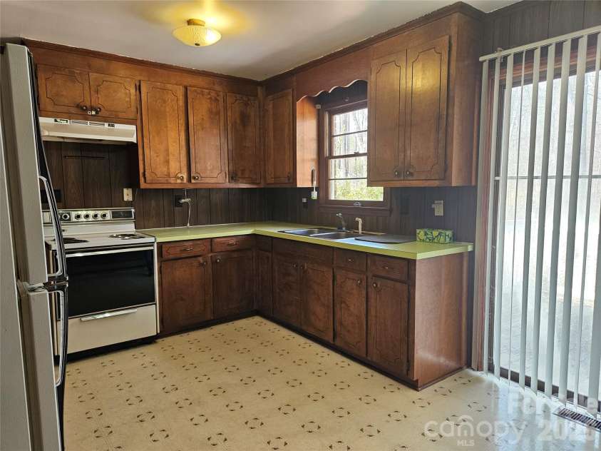 7440 Tuckaseegee Road, Kannapolis, NC 28081.  MLS# CAR4354757, YatesRealty ID 3583. 