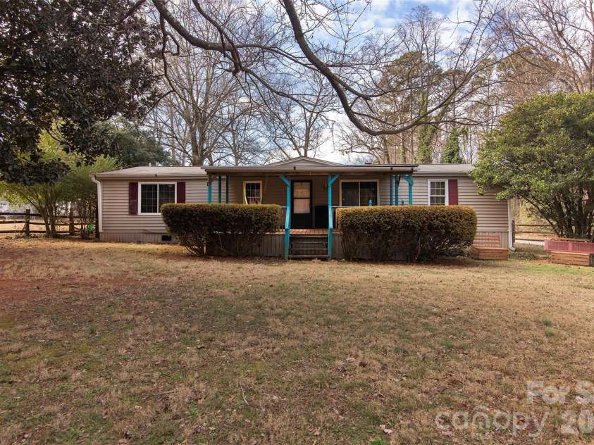5727 Thompson Road, Charlotte, NC 28216.  MLS# CAR4401873, YatesRealty ID 35830. 