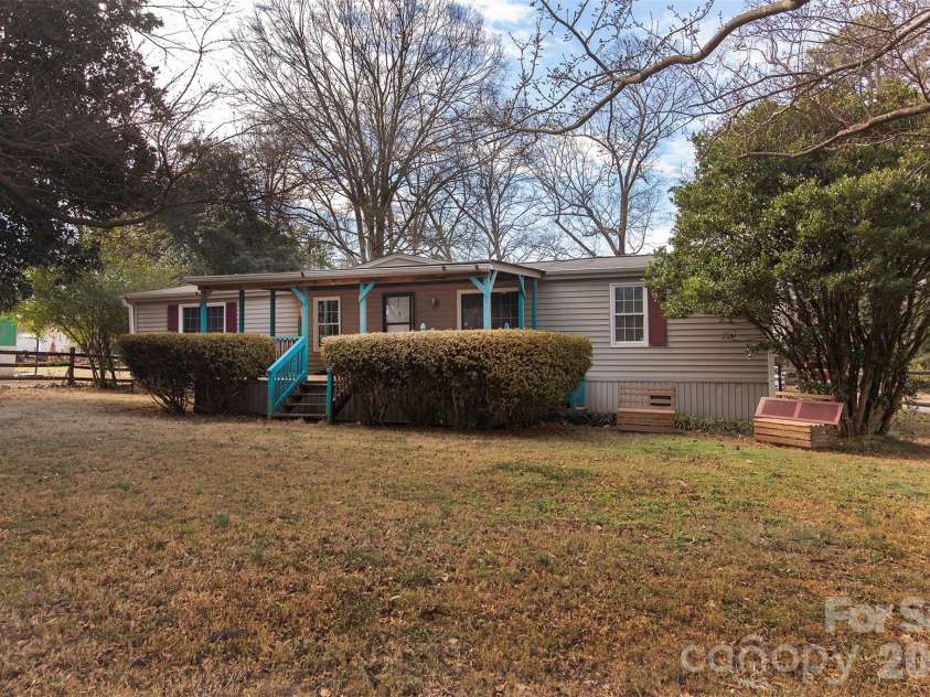 5727 Thompson Road, Charlotte, NC 28216.  MLS# CAR4401873, YatesRealty ID 35830. 
