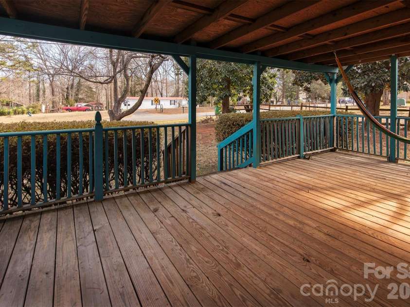5727 Thompson Road, Charlotte, NC 28216.  MLS# CAR4401873, YatesRealty ID 35830. 