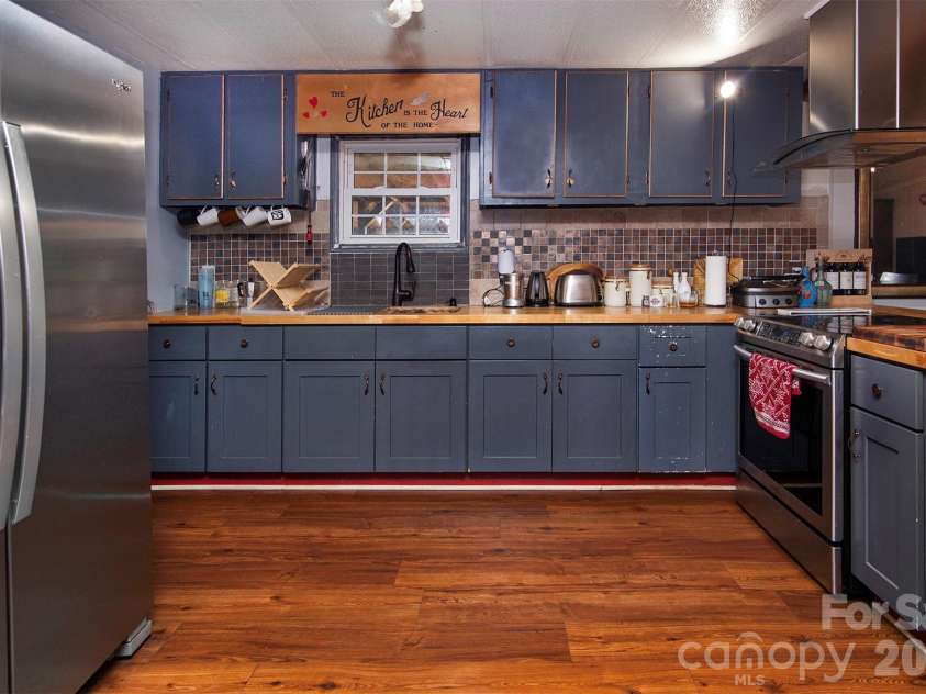 5727 Thompson Road, Charlotte, NC 28216.  MLS# CAR4401873, YatesRealty ID 35830. 