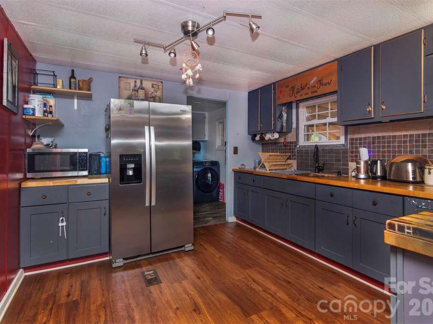 5727 Thompson Road, Charlotte, NC 28216.  MLS# CAR4401873, YatesRealty ID 35830. 