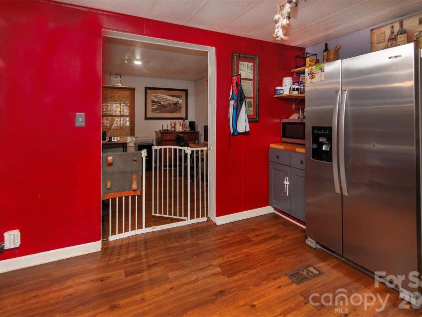 5727 Thompson Road, Charlotte, NC 28216.  MLS# CAR4401873, YatesRealty ID 35830. 