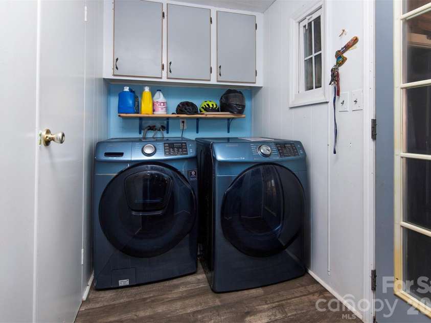 5727 Thompson Road, Charlotte, NC 28216.  MLS# CAR4401873, YatesRealty ID 35830. 