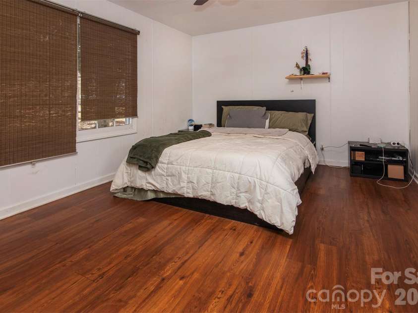 5727 Thompson Road, Charlotte, NC 28216.  MLS# CAR4401873, YatesRealty ID 35830. 