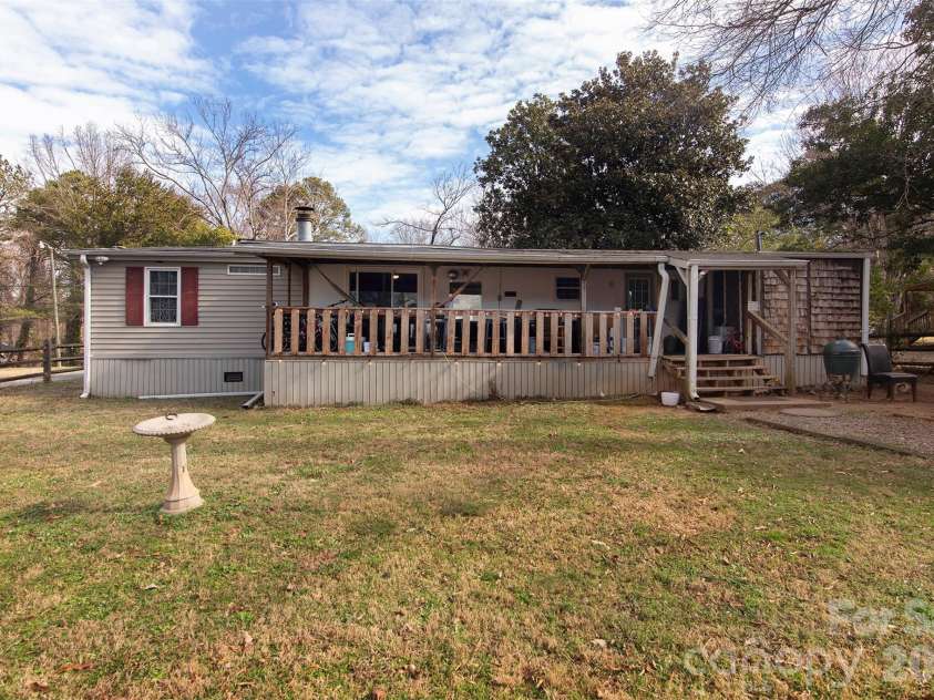 5727 Thompson Road, Charlotte, NC 28216.  MLS# CAR4401873, YatesRealty ID 35830. 