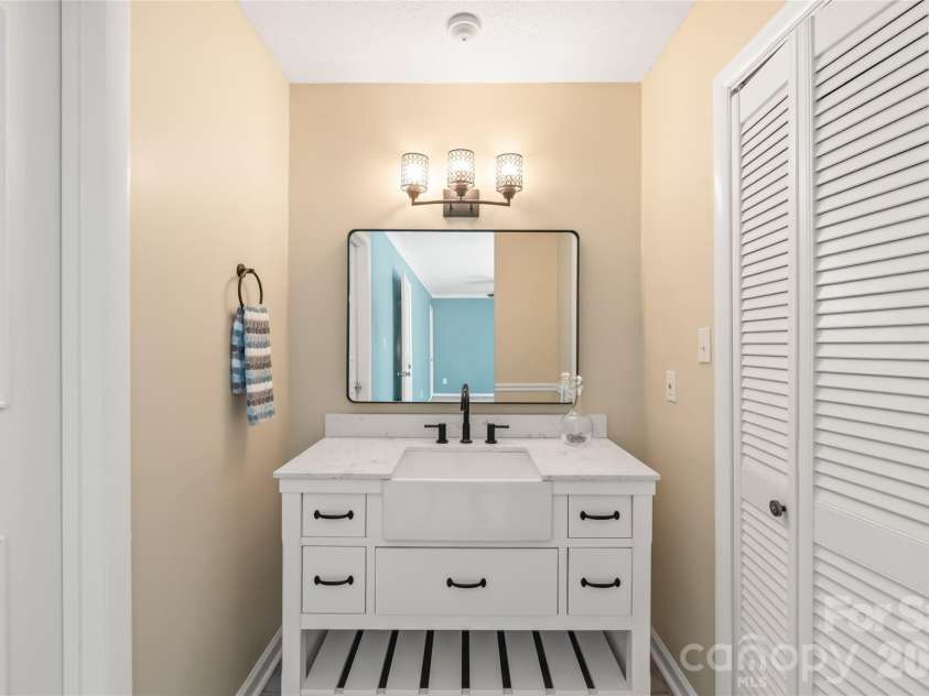 8410 Cricket Lake Drive, Charlotte, NC 28277.  MLS# CAR4399995, YatesRealty ID 35831. 