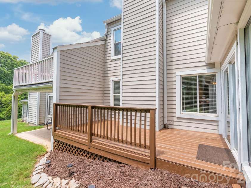 8410 Cricket Lake Drive, Charlotte, NC 28277.  MLS# CAR4399995, YatesRealty ID 35831. 