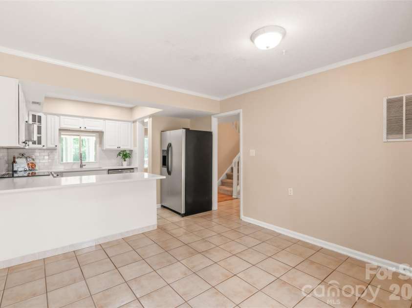 8410 Cricket Lake Drive, Charlotte, NC 28277.  MLS# CAR4399995, YatesRealty ID 35831. Breakfast Area