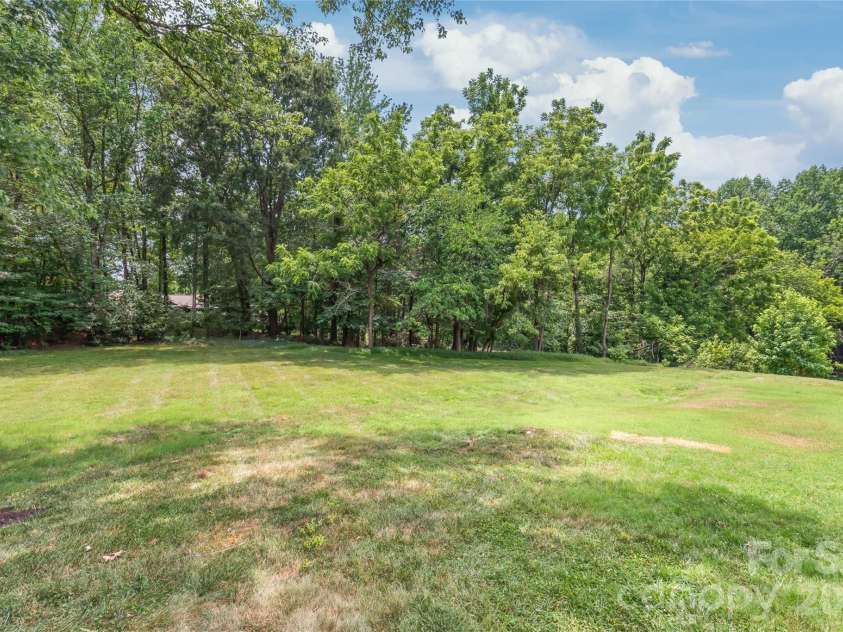 8410 Cricket Lake Drive, Charlotte, NC 28277.  MLS# CAR4399995, YatesRealty ID 35831. Common Area