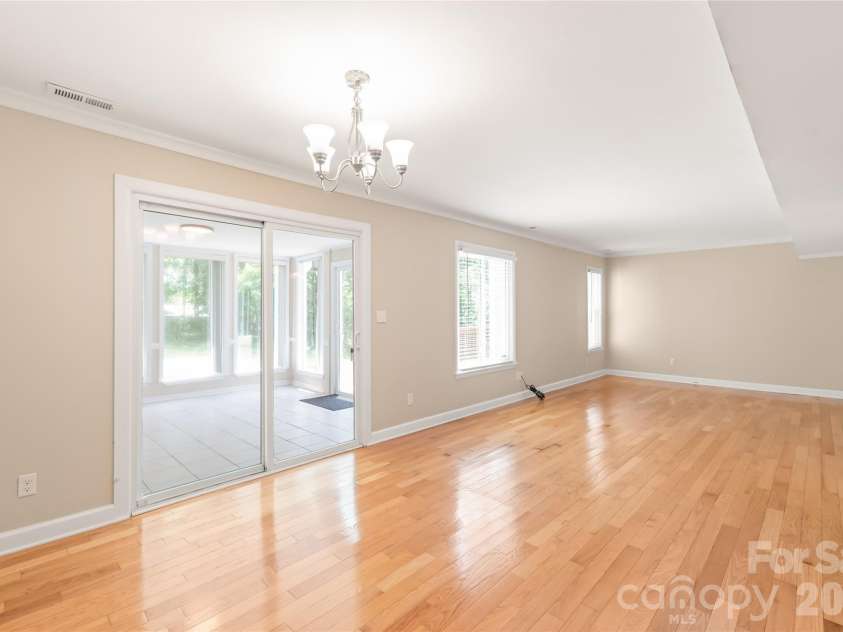 8410 Cricket Lake Drive, Charlotte, NC 28277.  MLS# CAR4399995, YatesRealty ID 35831. Dining Room