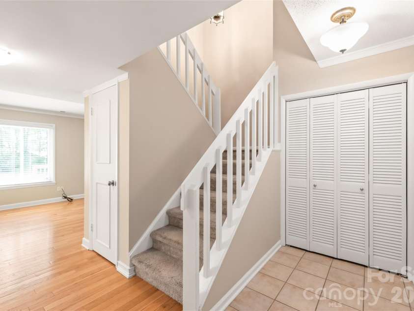 8410 Cricket Lake Drive, Charlotte, NC 28277.  MLS# CAR4399995, YatesRealty ID 35831. Foyer