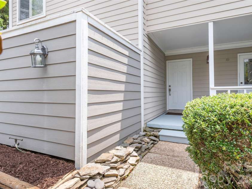 8410 Cricket Lake Drive, Charlotte, NC 28277.  MLS# CAR4399995, YatesRealty ID 35831. Front Door