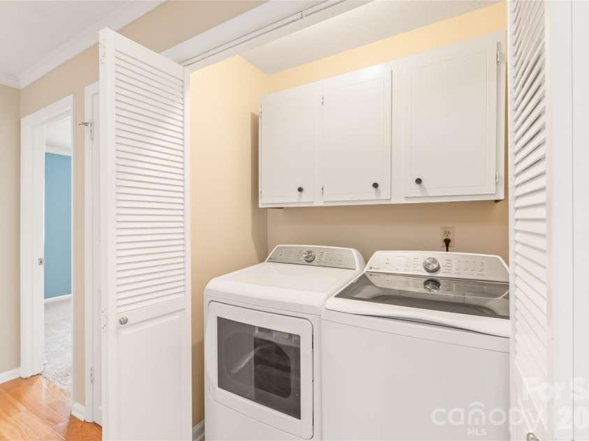 8410 Cricket Lake Drive, Charlotte, NC 28277.  MLS# CAR4399995, YatesRealty ID 35831. Laundry