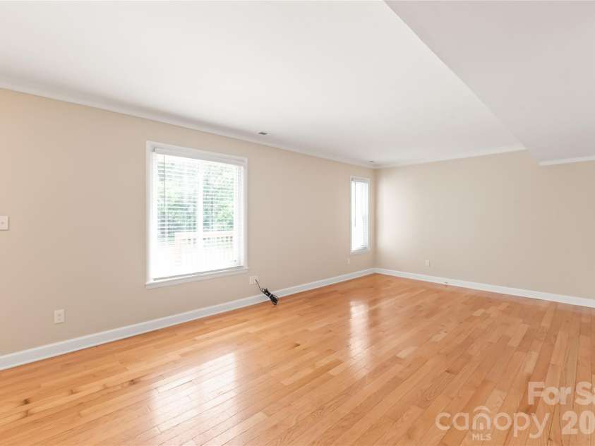 8410 Cricket Lake Drive, Charlotte, NC 28277.  MLS# CAR4399995, YatesRealty ID 35831. Living Room