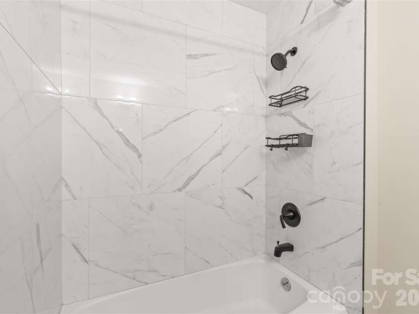 8410 Cricket Lake Drive, Charlotte, NC 28277.  MLS# CAR4399995, YatesRealty ID 35831. Primary Bathroom