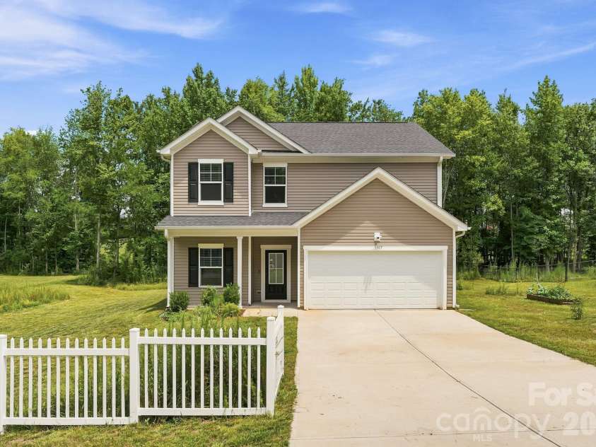 3517 Cambridge Place, Statesville, NC 28625.  MLS# CAR4401992, YatesRealty ID 35832. 