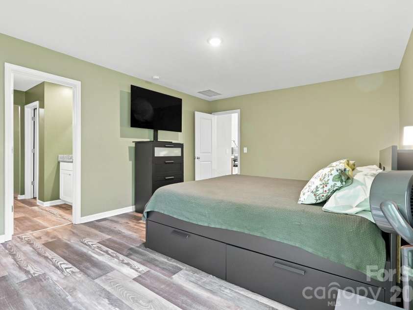 3517 Cambridge Place, Statesville, NC 28625.  MLS# CAR4401992, YatesRealty ID 35832. 