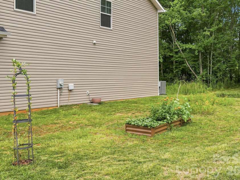 3517 Cambridge Place, Statesville, NC 28625.  MLS# CAR4401992, YatesRealty ID 35832. 